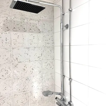 Apartament Uniikki Keskustahuoneisto Pihaterassilla, Bm Garden No2, Free Parking *