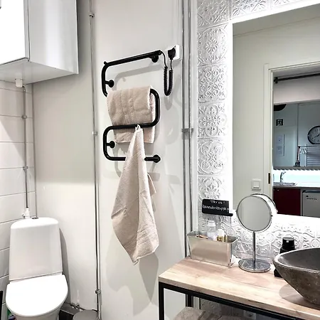 Uniikki Keskustahuoneisto Pihaterassilla, Bm Garden No2, Free Parking Apartament *