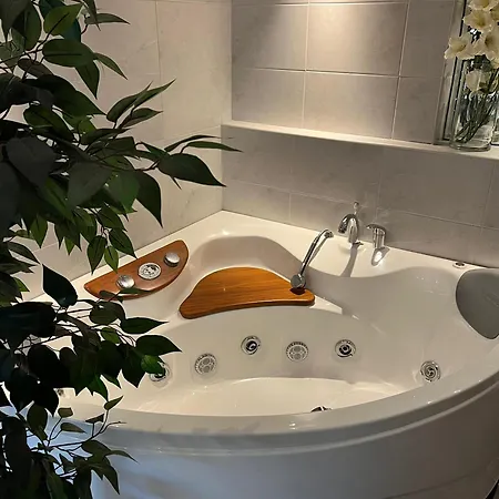 דירה Luxury With Garden Terrace, Bm Garden No2, Free Parking *